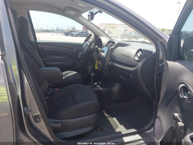 Nissan Versa 1.6 S+