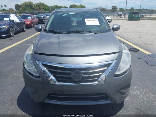 Nissan Versa 1.6 S+