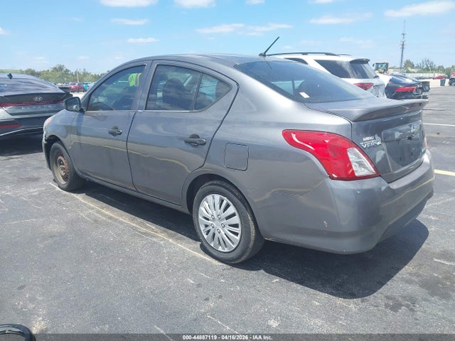 Nissan Versa 1.6 S+