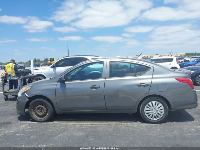 Nissan Versa 1.6 S+
