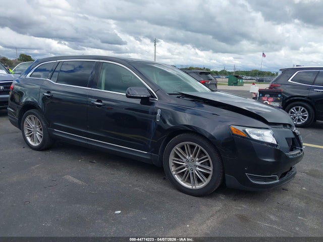 Salvage Lincoln MKT Image