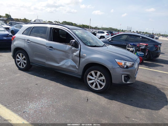 Salvage Mitsubishi Outlander Image