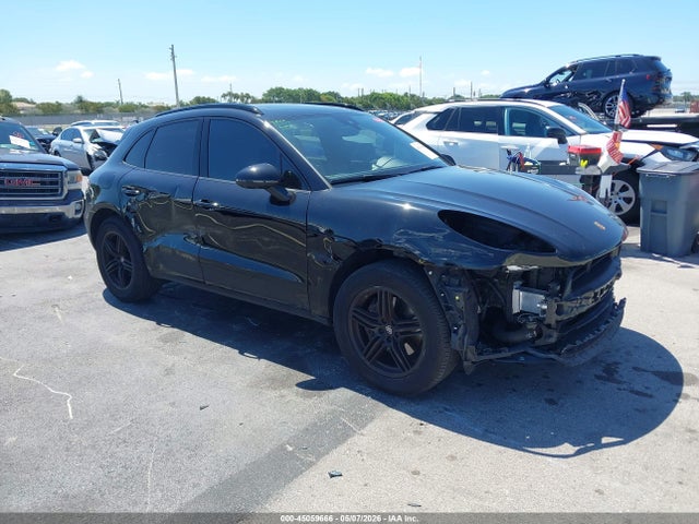 Salvage Porsche Macan Image