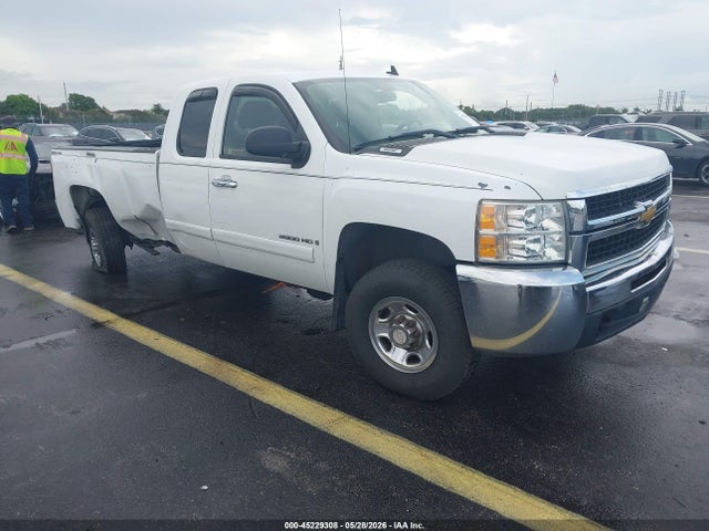 Salvage Chevrolet Silverado 2500 Image