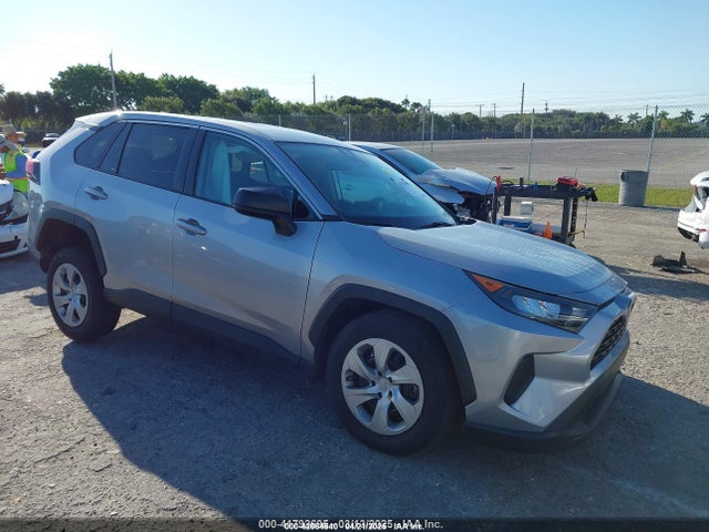 Salvage Toyota RAV4 Image
