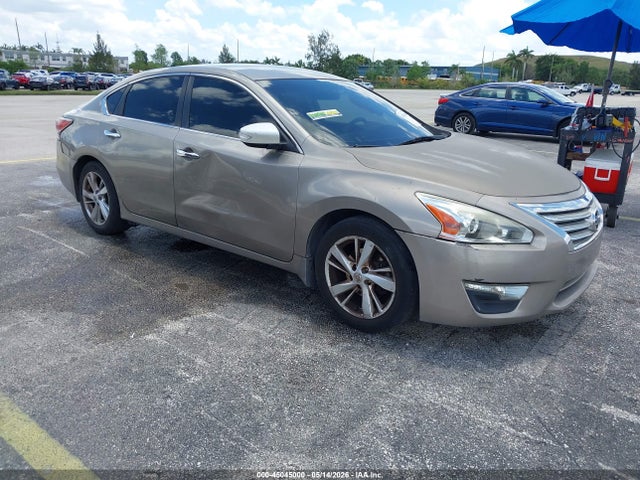 Salvage Nissan Altima Image