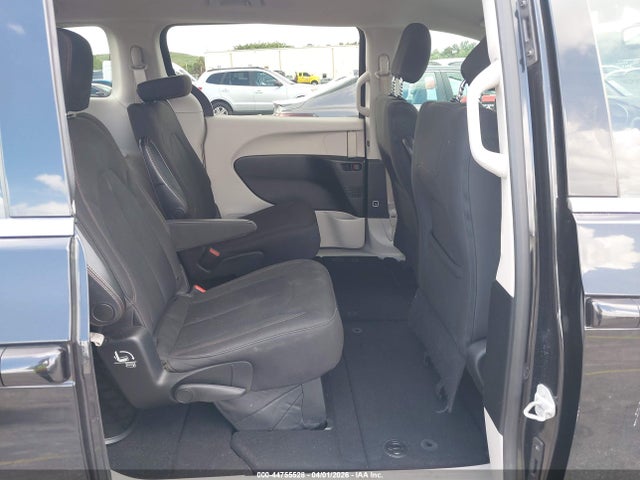 Chrysler Pacifica Touring