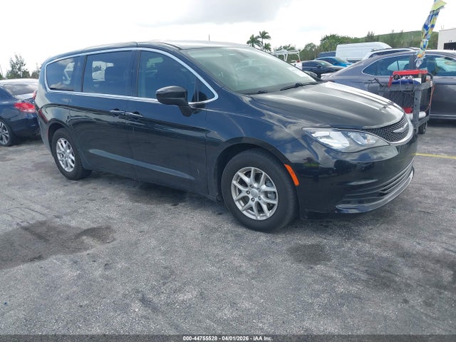 Salvage Chrysler Pacifica Image