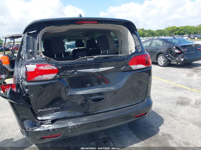 Chrysler Pacifica Touring