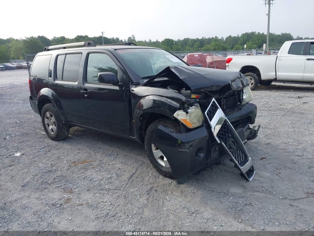 Salvage Nissan Pathfinder Image