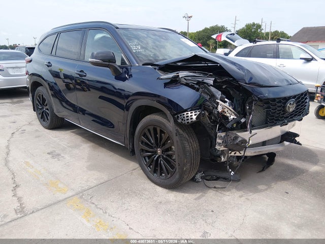 Salvage Toyota Highlander Image