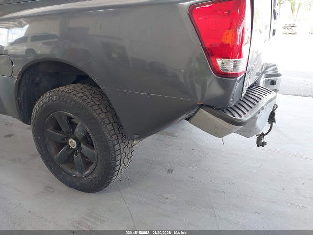 Nissan Titan Se