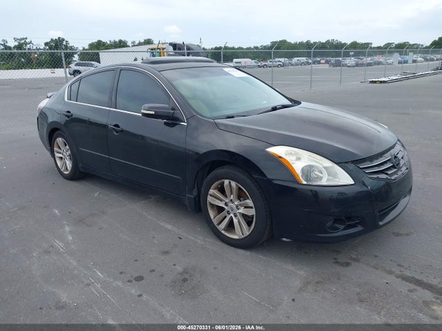 Salvage Nissan Altima Image