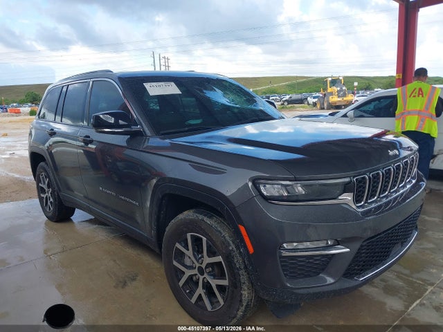 Salvage Jeep Grand Cherokee Image