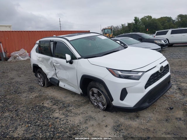 Salvage Toyota RAV4 Image