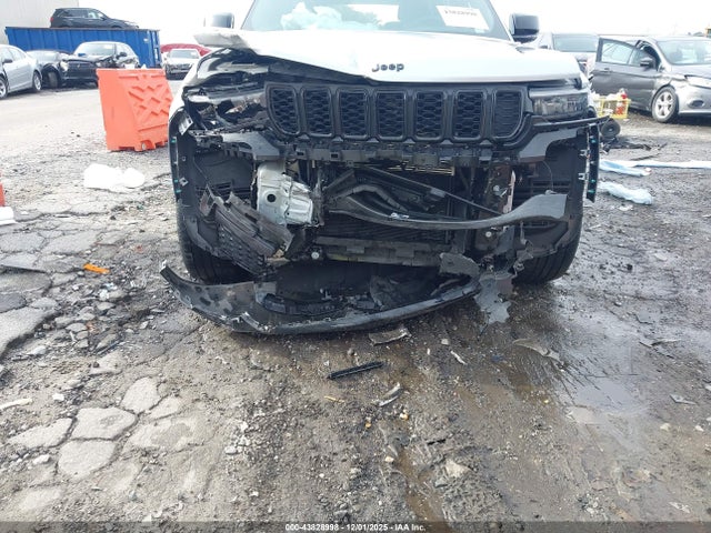 Jeep Grand Cherokee Altitude 4x4