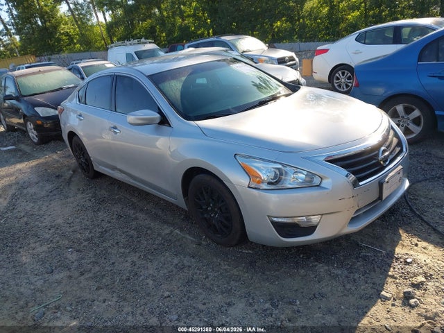 Salvage Nissan Altima Image