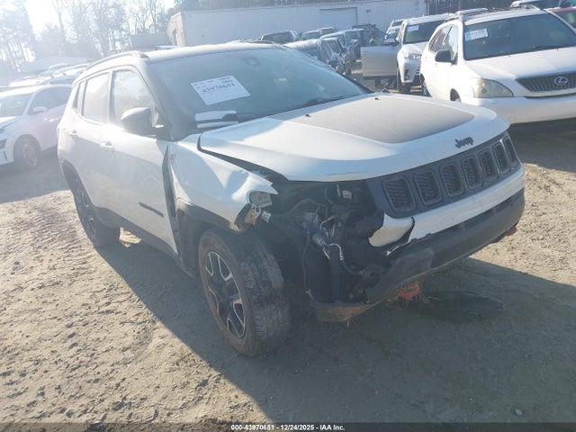 Salvage Jeep Compass Image