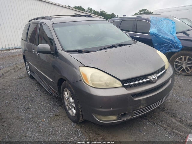 Salvage Toyota Sienna Image