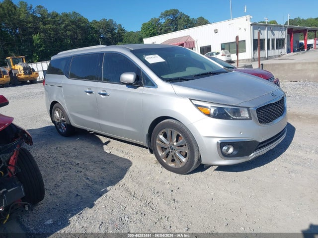 Salvage Kia Sedona Image