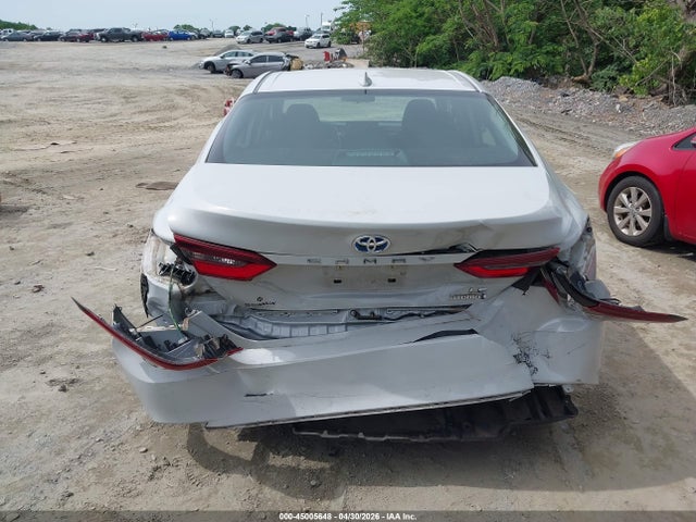 Toyota Camry Le Hybrid
