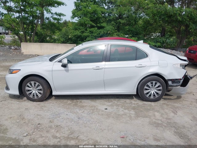 Toyota Camry Le Hybrid