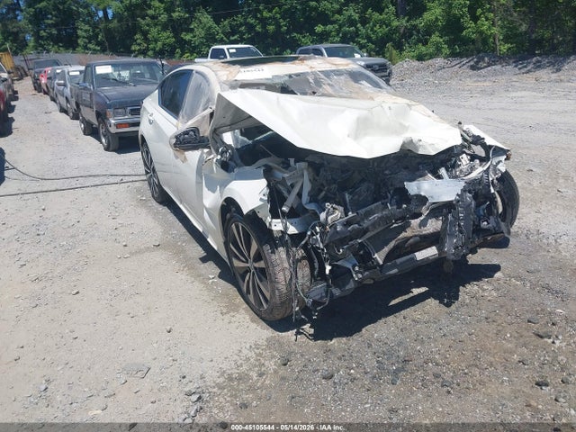 Salvage Nissan Altima Image