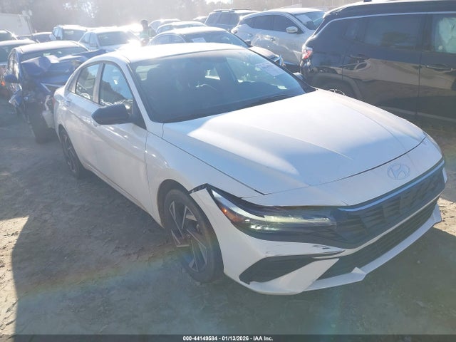 Salvage Hyundai ELANTRA Image