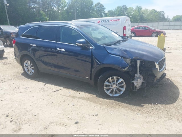 Salvage Kia Sorento Image