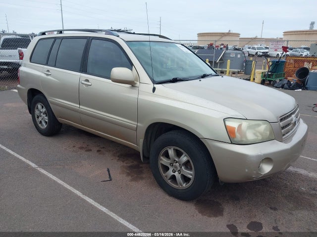 Salvage Toyota Highlander Image