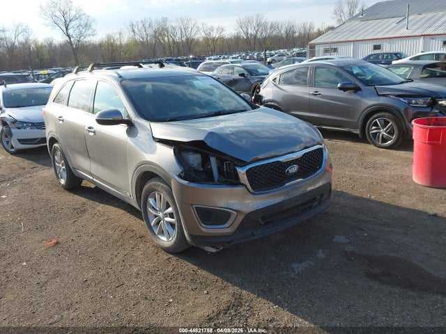 Salvage Kia Sorento Image