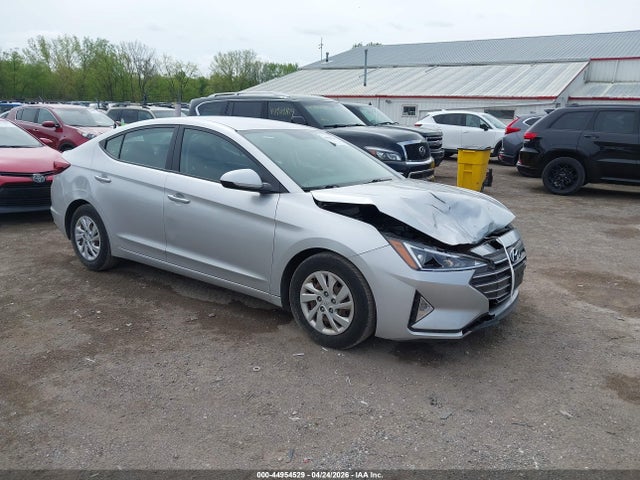 Salvage Hyundai ELANTRA Image