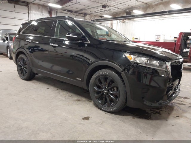 Salvage Kia Sorento Image