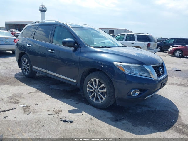 Salvage Nissan Pathfinder Image