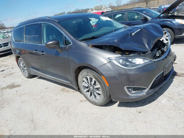 Salvage Chrysler Pacifica Image