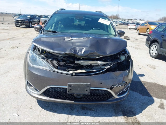 Chrysler Pacifica Touring L Plus