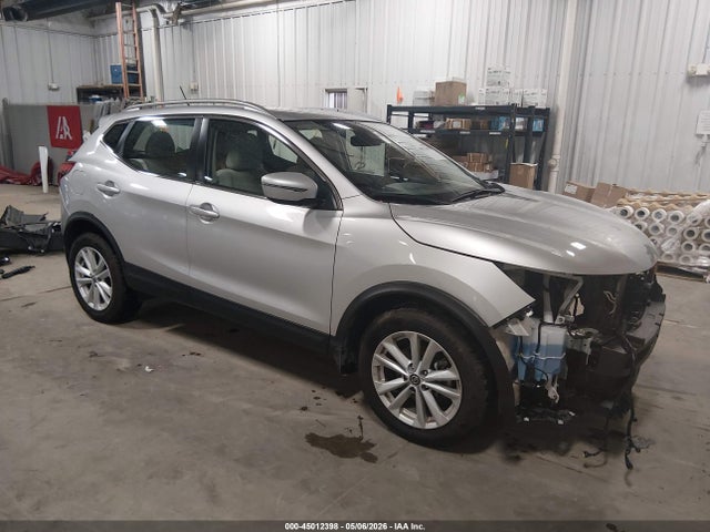 Salvage Nissan Rogue Image