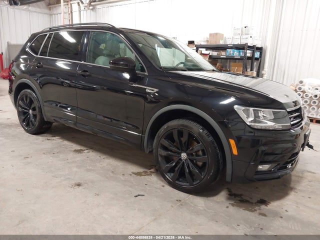 Salvage Volkswagen Tiguan Image