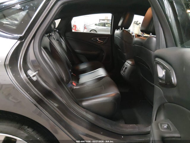 Chrysler 200 S