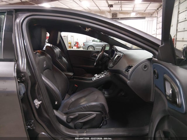 Chrysler 200 S