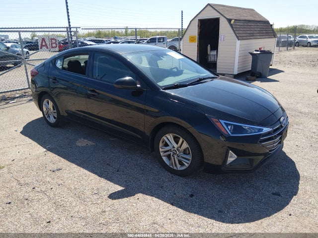 Salvage Hyundai ELANTRA Image