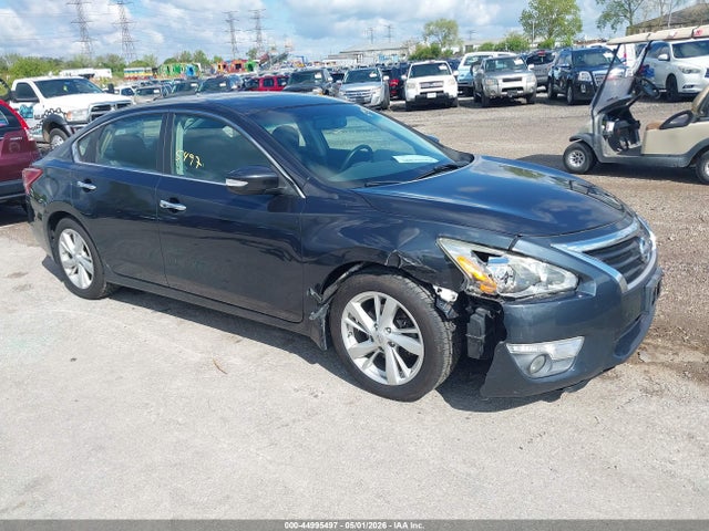 Salvage Nissan Altima Image