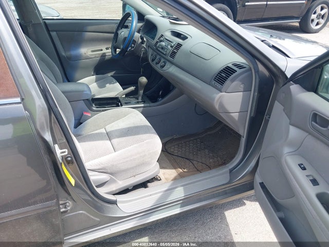 Toyota Camry Le V6
