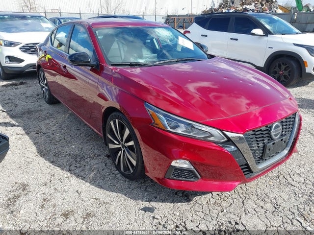 Salvage Nissan Altima Image