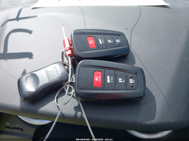 Toyota Camry Le Hybrid