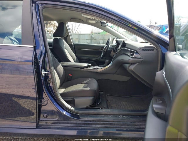 Toyota Camry Le Hybrid