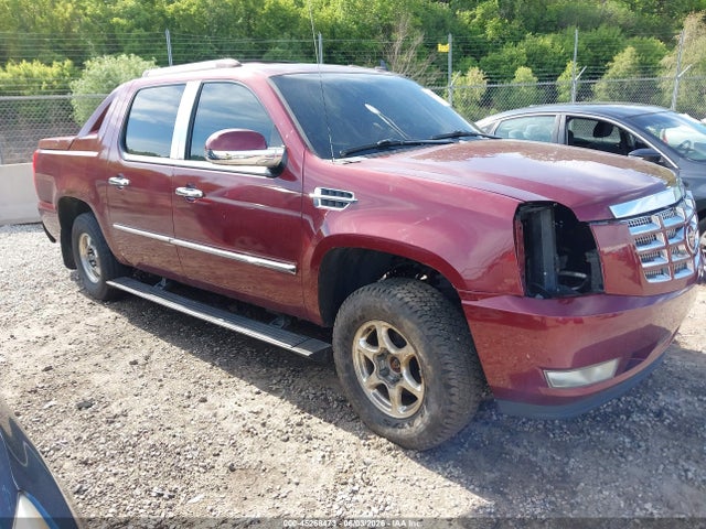 Salvage Cadillac Escalade Image