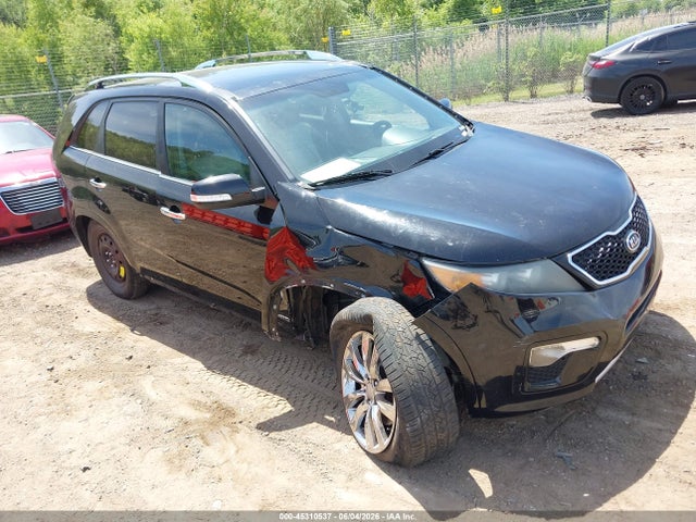 Salvage Kia Sorento Image