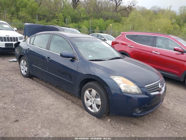 Salvage Nissan Altima Image