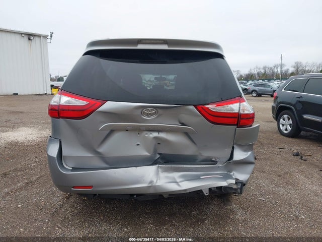Toyota Sienna Le 8 Passenger